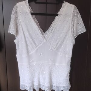 Elegant White Lace V-Neck Top